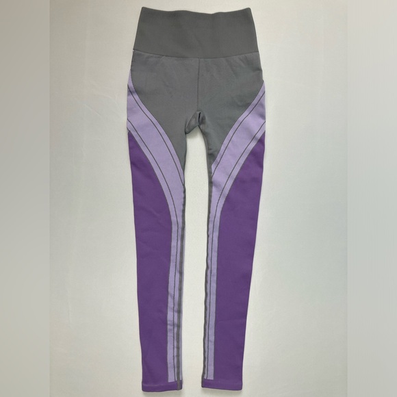 Fabletics Sofia Seamless Crop Top & Legging Frosted Lilac 2 Piece Workout Set XS - Picture 6 of 10